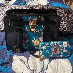 Dasein coin purse with matching purse. The wallet matches the purse perfectly.